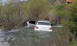Sivas'ta dere yatağına düşen otomobildeki 3 kişi yaralandı