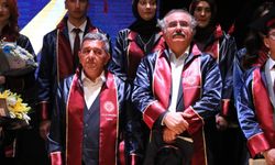 Sivas'ta 52 ve 53 Yaşında Üniversite Mezunu Oldular