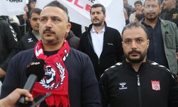 Sivasspor Taraftarı Pankartları Açıp Meydana İndi!