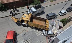 Freni tutmayan kamyon 4 araca çarparak durdu