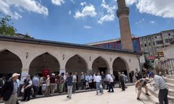 Sivas'ta cami cemaatine aşure ikram edildi