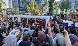 Yeşilçam'a Veda! Kadir İnanır Gözyaşlarıyla Son Yolculuğuna Uğurlandı