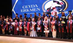 Genç İletişimciler Kep Atarak Yeni Hayatlarına Uğurlandı