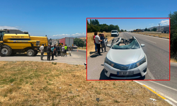 Sivas - Erzincan Karayolunda Feci Kaza! Otomobil Biçerdöverle Çarpıştı!