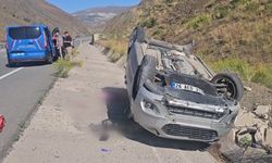 Sivas-Erzincan karayolunda araç devrildi