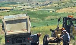 Şarkışla'da Grup Köy Yollarında Asfalt Yama Mesaisi Devam Ediyor