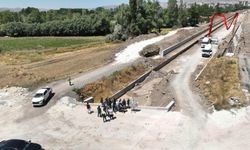 Sivas'ta ırmaklara taşkın önleme çalışmaları sürüyor