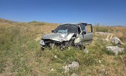 Sivas'ta Feci Kaza! Kontrolden Çıkan Otomobil Şarampole Yuvarlandı!