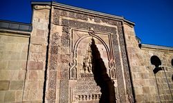 Divriği'de gölgeler kıyamda duruyor