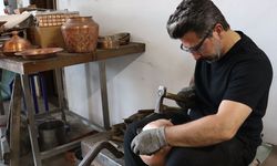 Sivas'ta nakış gibi bakır işliyor