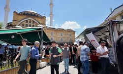 15 Temmuz dolayısıyla Paşa Camii'nde cuma namazı sonrası lokma dağıtıldı