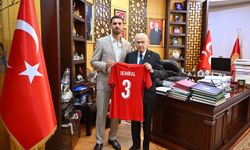 Merih Demiral'dan Devlet Bahçeli'ye Ziyaret! Milli Formasını Hediye Etti