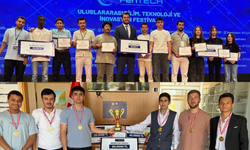 Sivaslı Öğrenciler FenTECH 2026'da Esti! Türkiye Şampiyonlukları Sivas'a Geldi