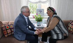 Sivas Valisi Şimşek'ten Yaşlı Çifte Moral Ziyareti