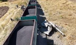 Sivas'tan giden yük treni Malatya'da kamyona çarptı!