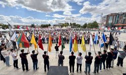 Cacabey Meydanı Tarihi Buluşmaya Sahne Oldu! Sivaslı Türkmenler Kırşehir’de Boy Gösterdi