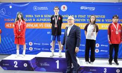 Sivas’ta genç boksörler Türkiye şampiyonluğu için ringe çıktı