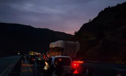 Sivas'ta Toprak ve Taşlar Yolu Kapattı