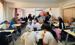 Sivas’ta kadınlar ve çocuklar birlikte öğreniyor