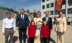 Sivas Milletvekili Toy'dan Kurtlapa'ya okul kütüphanesi