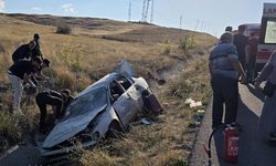 Sivas'ta otomobil devrildi, 2'si çocuk 4 kişi yaralandı