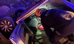Sivas'ta devrilen otomobildeki 1 kişi öldü, 2 kişi yaralandı