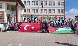 Şarkışla’da balonlar Gazzeli çocuklar için gökyüzüne bırakıldı