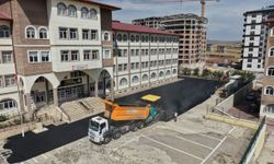 Sivas’ta Yollar ve Okul Bahçeleri Yenileniyor!