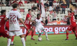 Sivasspor Antalya'da Destan Yazdı! Antalyaspor'u 2-1 Mağlup Etti