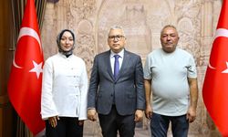 Teknofest Türkiye birincisi Müberra Kılıçer Vali Şimşek’i ziyaret etti