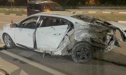 Manevra Yapan Otomobil Karşı Şeride Geçti 3 Yaralı