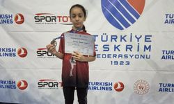 Sivaslı Eskrimcilerden Türkiye üçüncülüğü başarısı