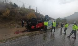 Sivas'ta devrilen seyyar tamir bakım aracındaki 3 kişi yaralandı
