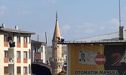 Sivas'ta çatıda tehlikeli çalışma