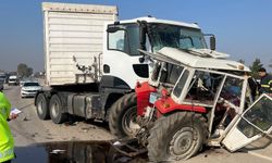 Feci Kaza Tır ile Traktör Çarpıştı! 2 Ölü 1 Yaralı