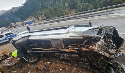 Antalya'da yolcu minibüsü devrildi: 9 yaralı