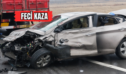 Feci Kaza İki Otomobil Kafa Kafaya Çarpıştı