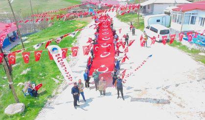 24 Metrelik Türk Bayrağıyla Sivas'ta Coşkulu Kutlama