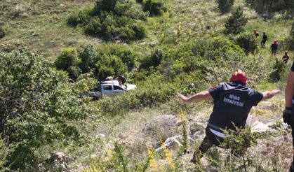 Sivas’ta Feci Kaza Kamyonet Şarampole Devrildi