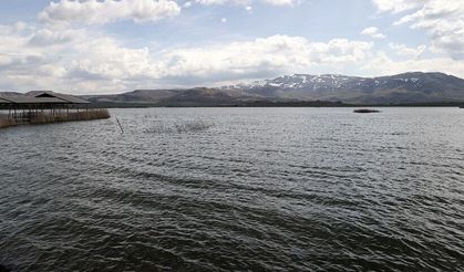 Sivas’taki gölde şaşırtan dönüşüm