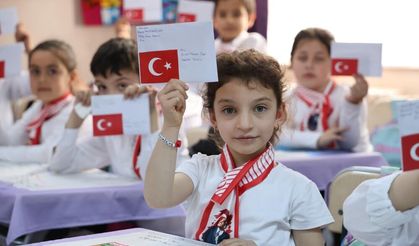 Sivas'tan askerlere mektup gönderen öğrenciler duygulandırdı