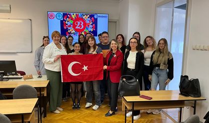 Sivaslı Akademisyen Macaristan'da 23 Nisan Gururunu Yaşattı!