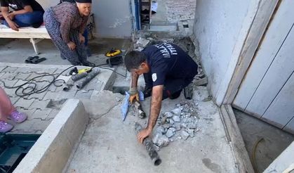 Daracık Alanda Sıkışıp Kaldı! Yavru Kedinin İmdadına İtfaiye Ekipleri Yetişti!