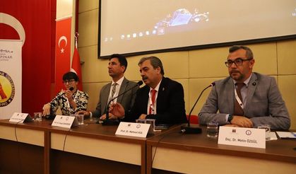 Rektör Prof. Dr. Kul Nadir Toprak Elementleri Çalıştayı'nda