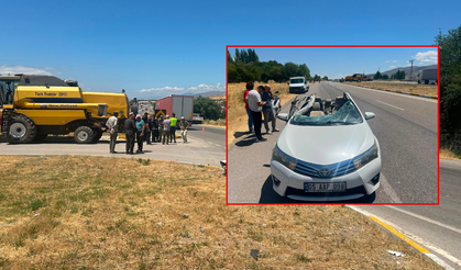 Sivas - Erzincan Karayolunda Feci Kaza! Otomobil Biçerdöverle Çarpıştı!