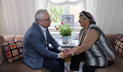 Sivas Valisi Şimşek'ten Yaşlı Çifte Moral Ziyareti