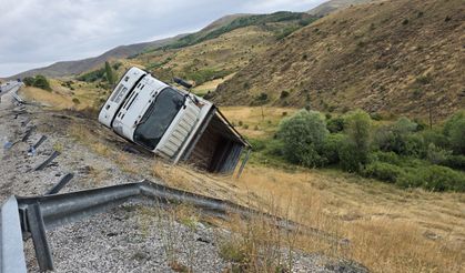 Sivas-Erzincan Karayolunda Feci Kaza!