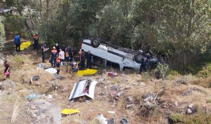 Sivas'ta Minibüs şarampole uçtu: 4 ölü, 10 yaralı