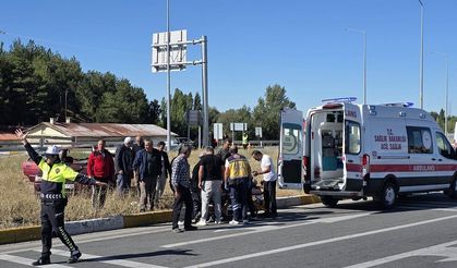 Sivas'ta otomobiller çarpıştı! 2 kişi ağır yaralı