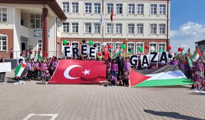 Şarkışla’da balonlar Gazzeli çocuklar için gökyüzüne bırakıldı
